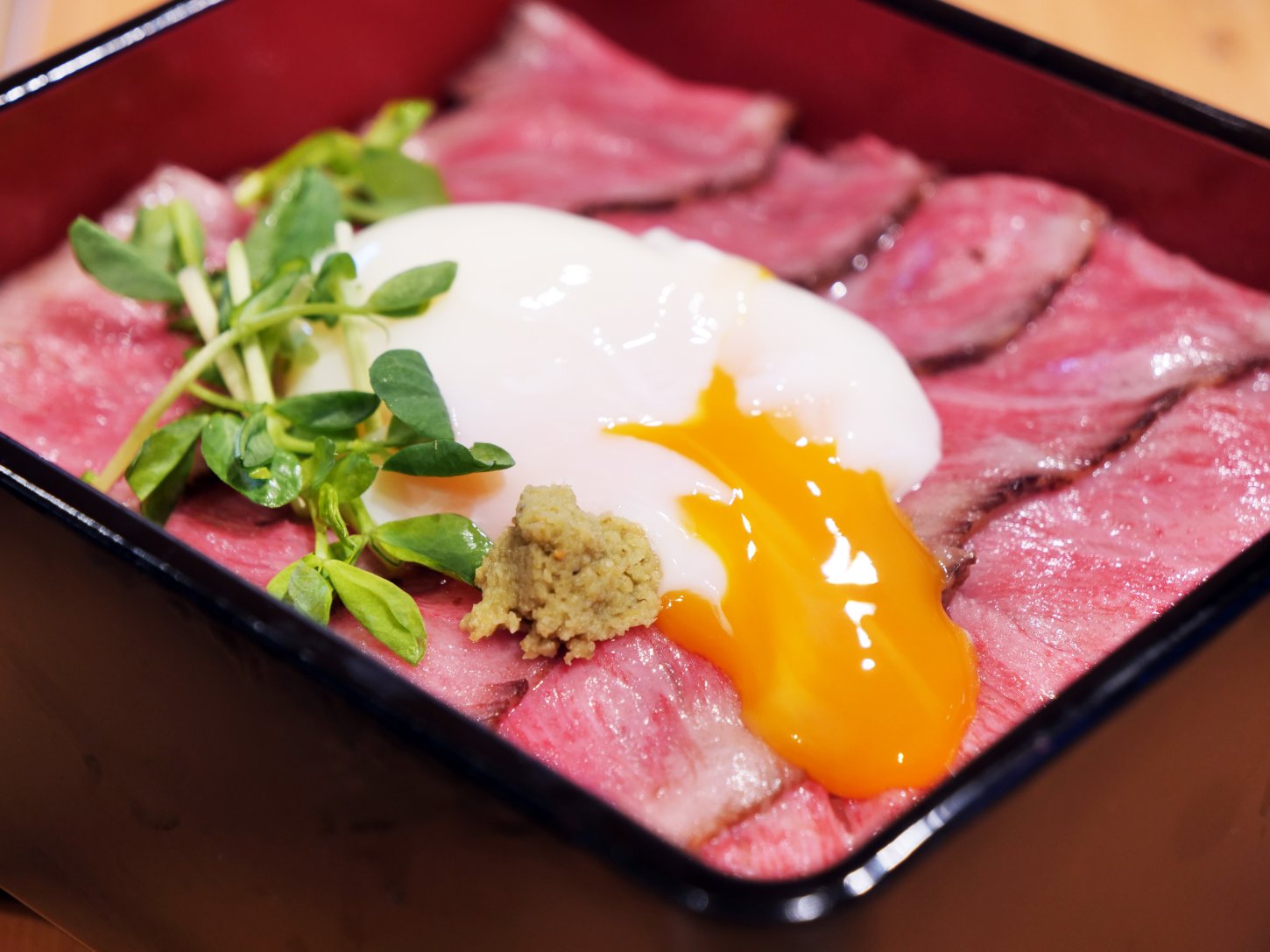 大和牛のローストビーフ重と奈良の野菜のお惣菜